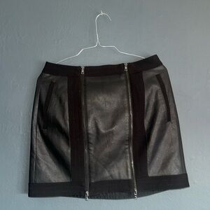 BCBGMAXAZRIA FAUX LEATHER MINI SKIRT SMALL BLACK